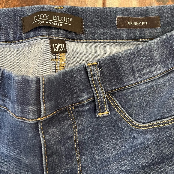 Judy Blue Catonsville Mid Rise Pull On Skinny Jegging size 13/31 - Picture 4 of 12